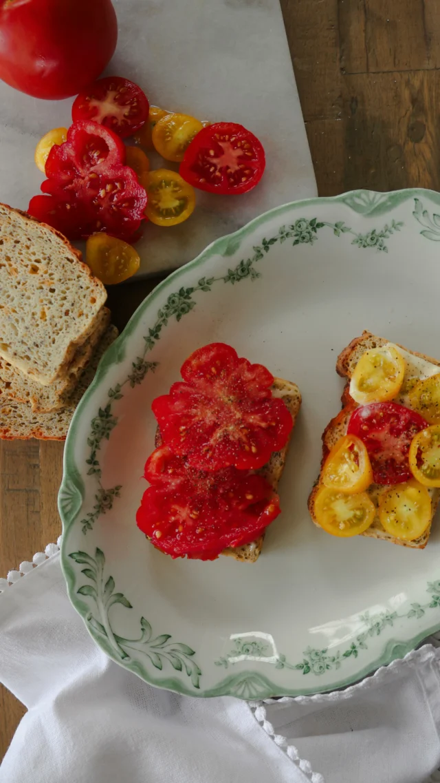 The perfect toasted tomato does exist when served using our gluten-free Herb and Cheddar Bread. Freshly picked tomatoes, salt, pepper and a touch of mayolet the tomatoes shine!  #glutenfree #simpleeats #tomatoperfection #toastedtomato