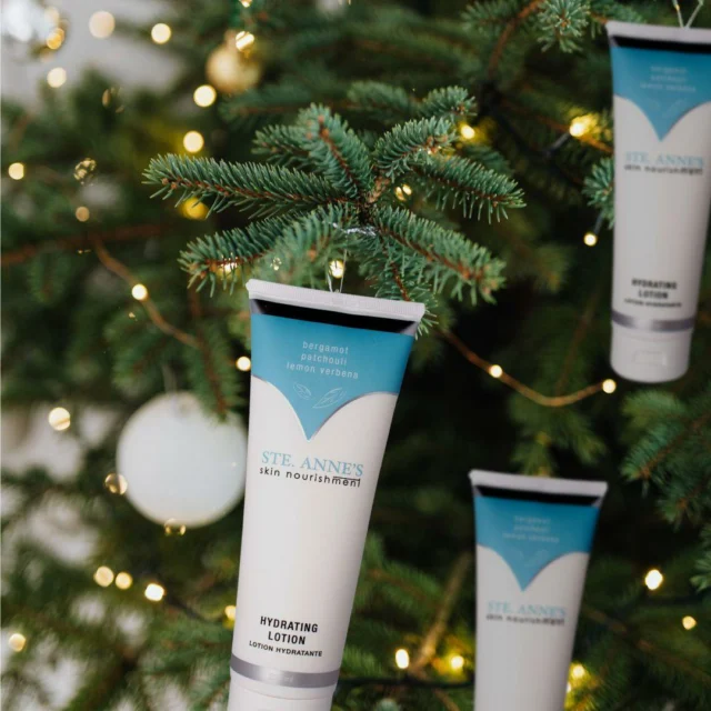 Looking for a thoughtful holiday gift thats always a hit? Our best-selling Hydrating Lotion is a perfect choice!  Whether youre searching for stocking stuffers, hostess gifts, or something special for friends and family, this lotion brings pure hydration and a touch of indulgence. Made to nourish and soothe winter skin, its a treat theyll use and love all season long. Link in bio to shop!#GiftOfHydration #HolidayEssentials #StockingStuffers #HostessGifts