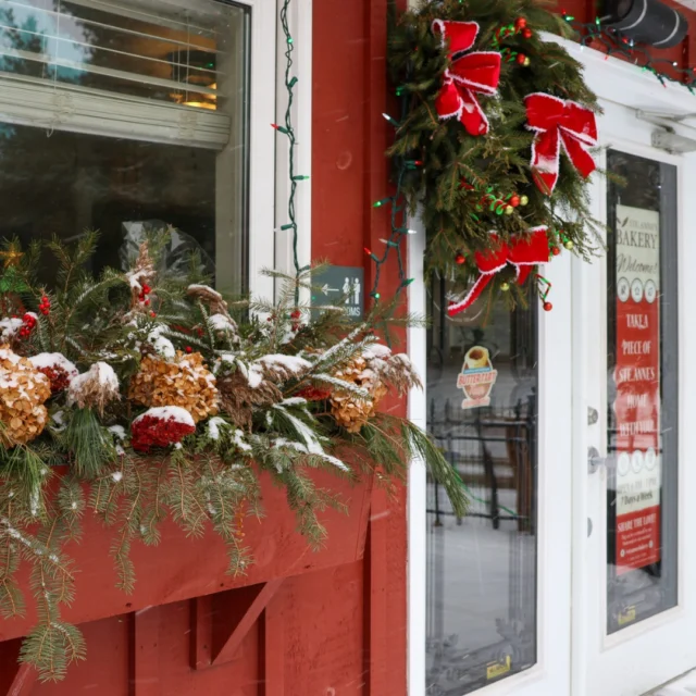  Happy 2025 Guests of Ste. Annes Spa, make your last stop the bakery before heading home! Treat yourself to scones, granola, chocolate truffles and more to savour the start of 2025.Open today until 7 PMbecause the best resolutions start with dessert! 